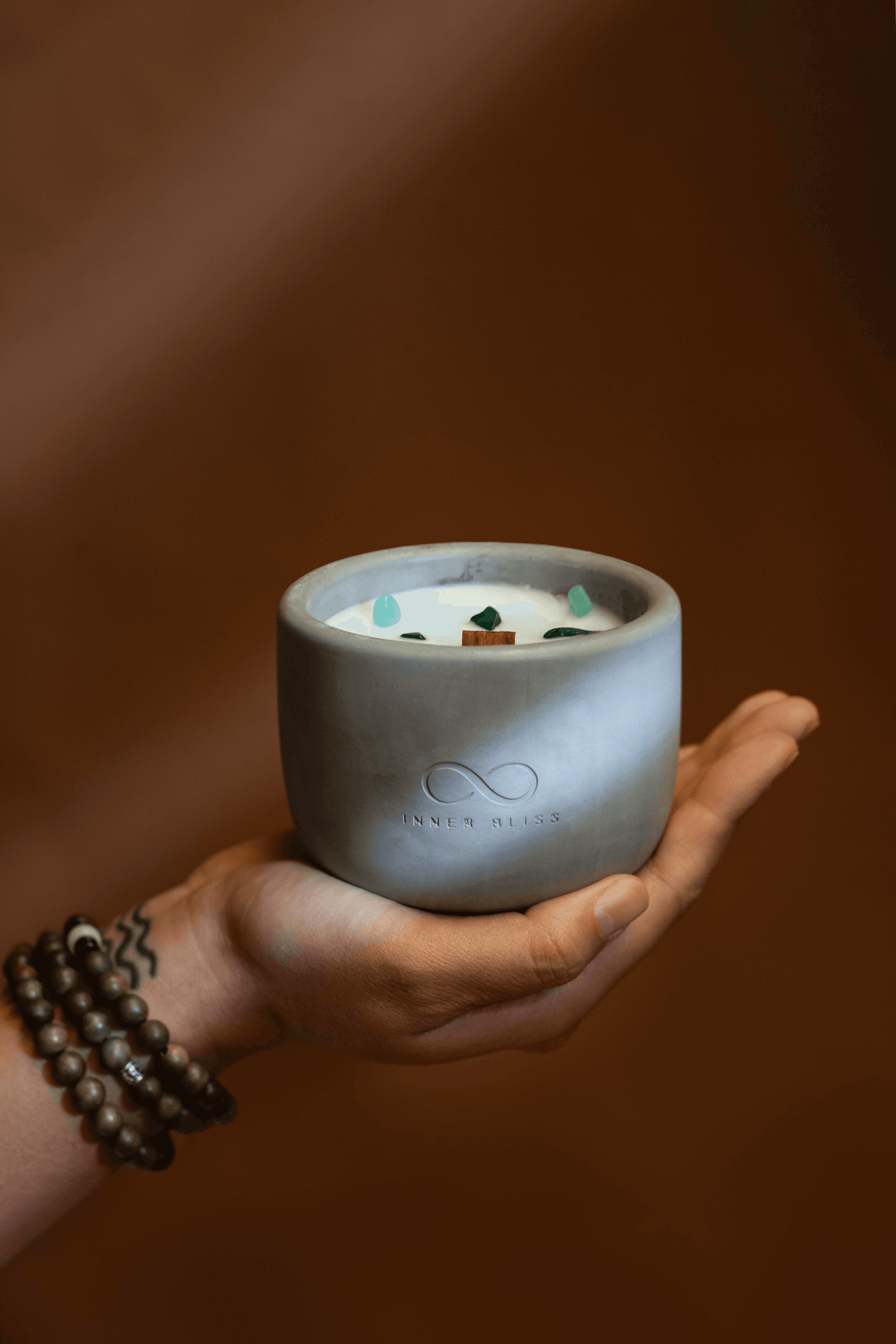 Smoky Bay | Tobacco & Bay Leaf Healing Crystal Candle | Amazonite & Malachite