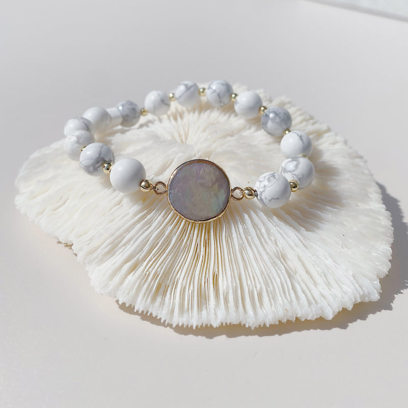 Howlite | Pearl in Gold Bezel | Gold Plated Spacer Beads | Stretchy Cord Healing Crystal Bracelet | Choose Correct Wrist Size