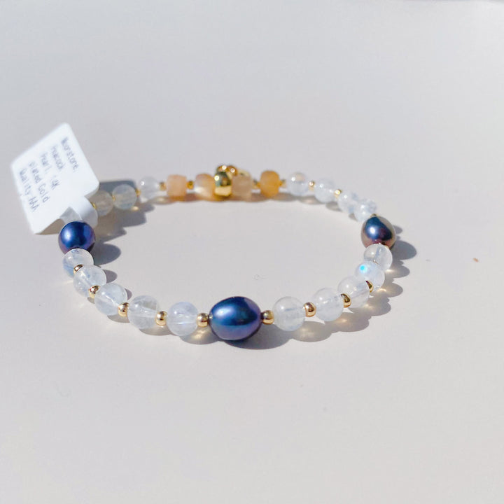 Blue Flash Moonstone (月亮石) | Peacock Pearl (珍珠)| Peach Moonstone | Gold Plated Heart | Stretchy Cord Bracelet