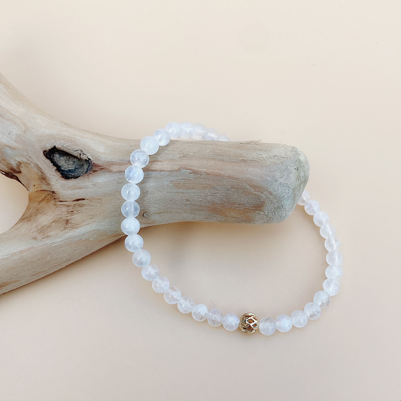 Blue Flash Moonstone (月亮石) (AAA Quality) | Stretchy Cord Bracelet with Silver Tone Flower Bead | The Stone of Stability